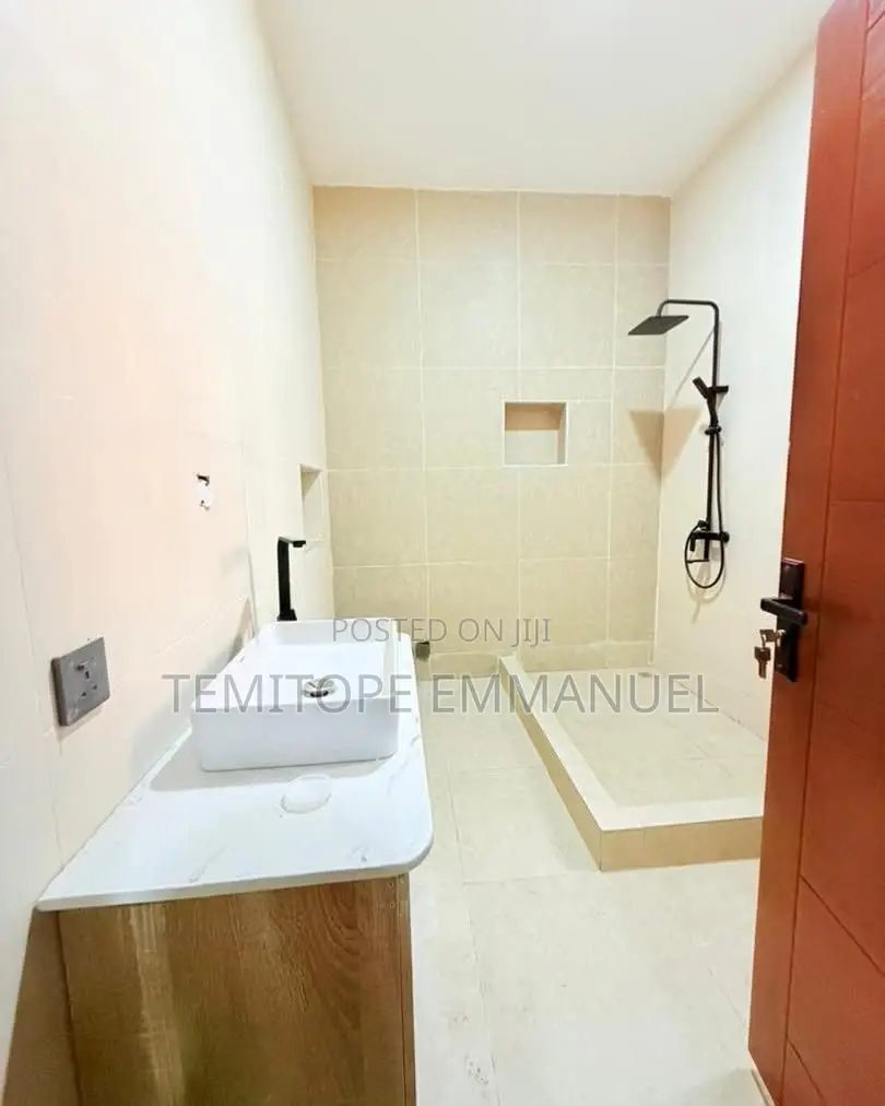 Furnished 5bdrm Duplex in GRA Phase 2 Shangisha for sale in GRA Phase 2 Shangisha
