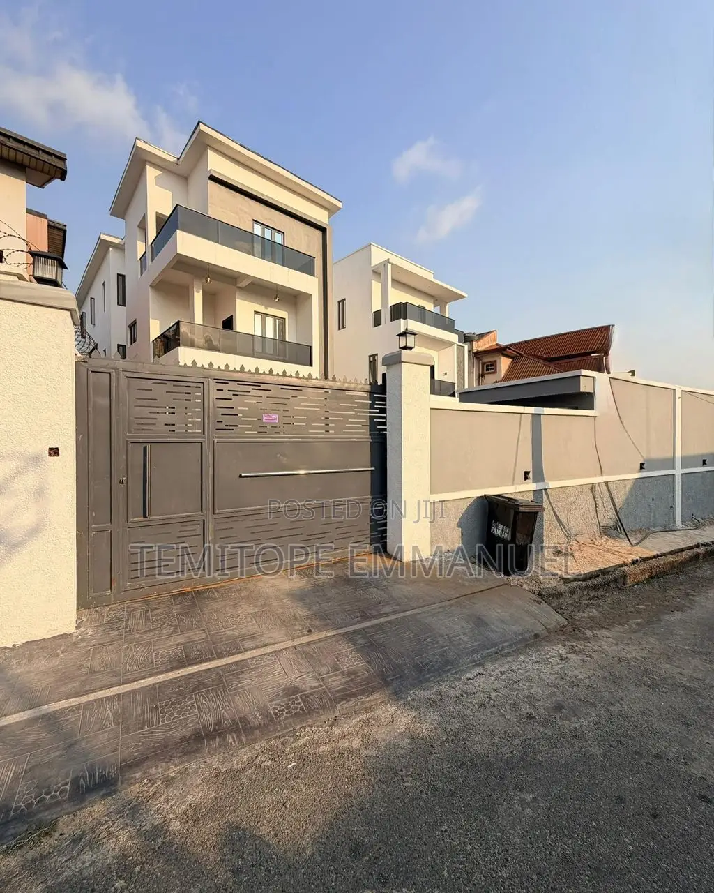 Furnished 5bdrm Duplex in GRA Phase 2 Shangisha for sale in GRA Phase 2 Shangisha