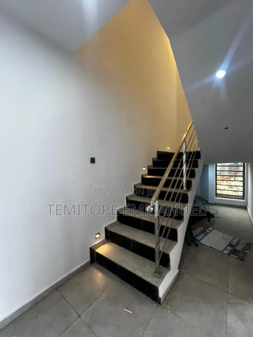 Furnished 5bdrm Duplex in Ologolo for sale in Ologolo