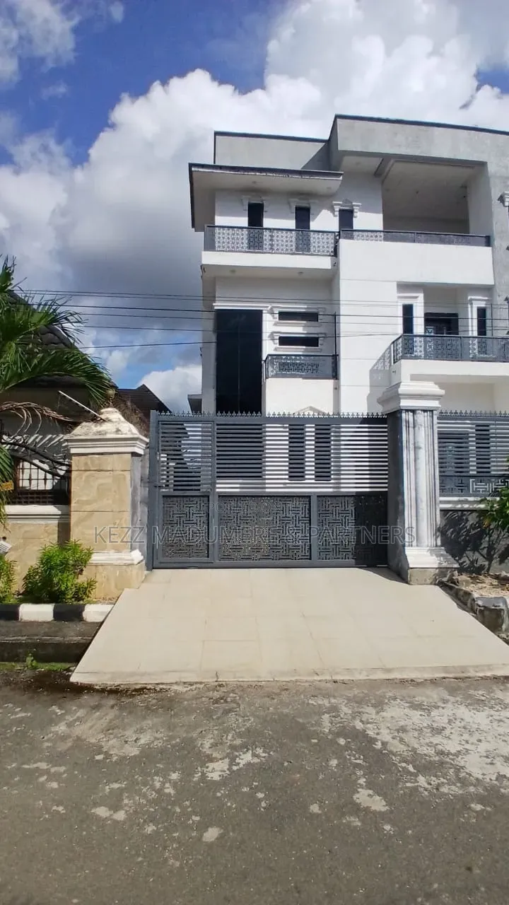 9bdrm Maisonette in Prestigious Udenwa for sale in Owerri