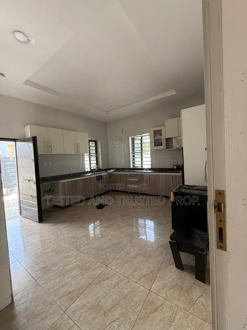 Mini Flat in Opposite Chevron, Ikota for rent in Ikota