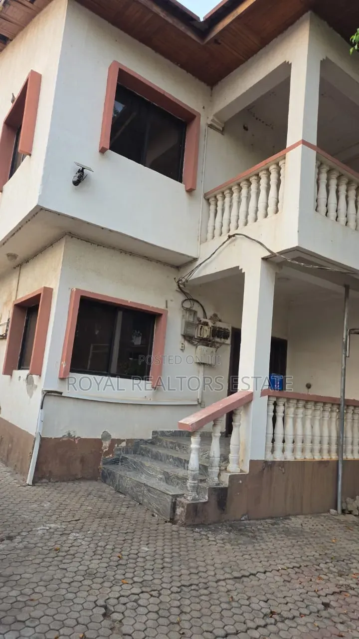 4bdrm Duplex in Zone 6 / Wuse for sale in Zone 6 / Wuse