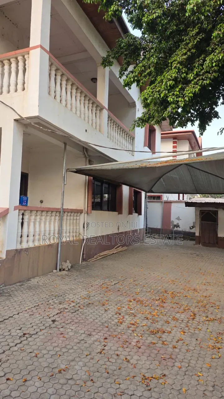 4bdrm Duplex in Zone 6 / Wuse for sale in Zone 6 / Wuse