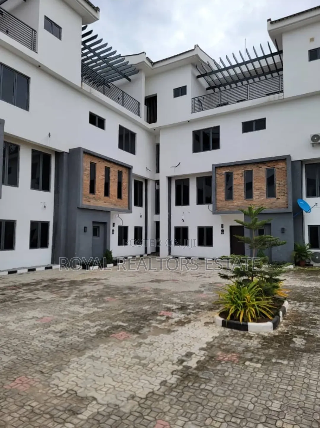 4bdrm Townhouse/Terrace in Located In The Heart for sale in Jabi