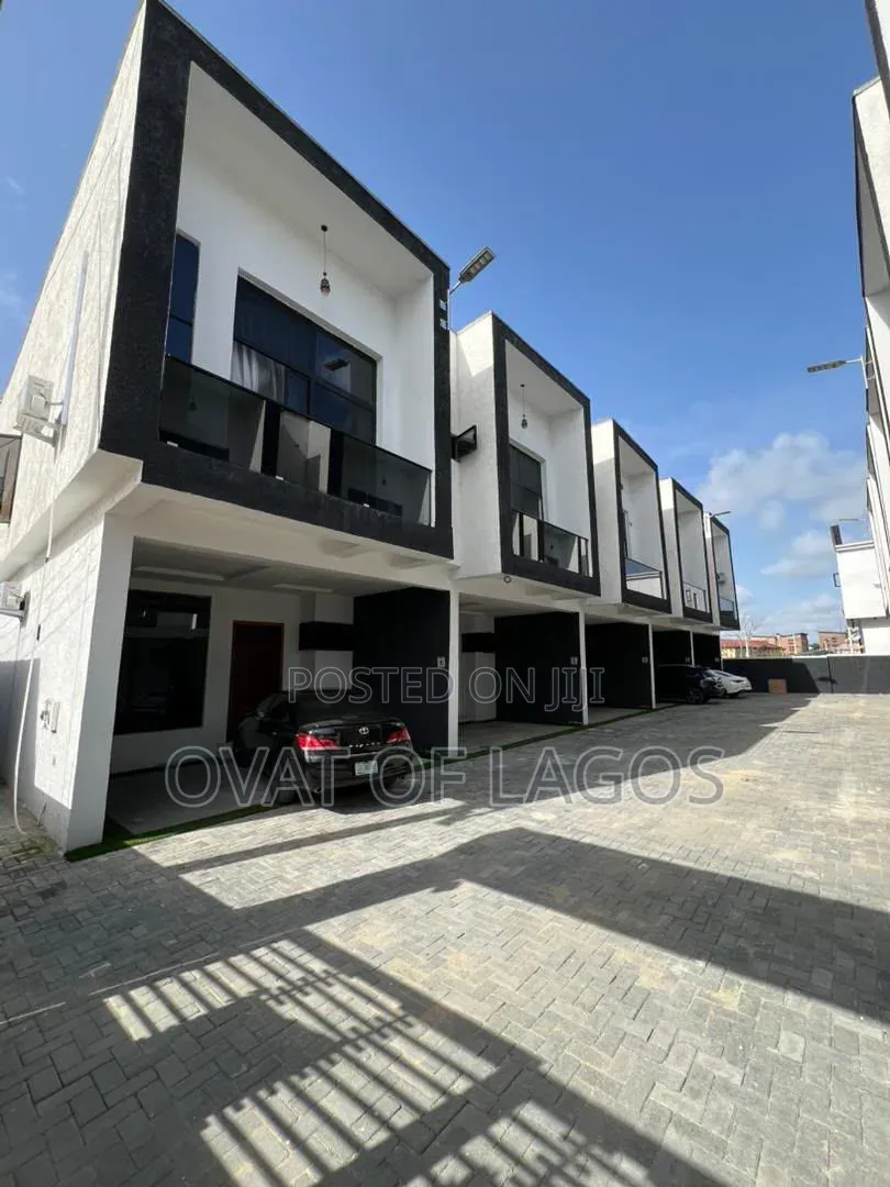 4bdrm Duplex in Ikota for rent in Ikota