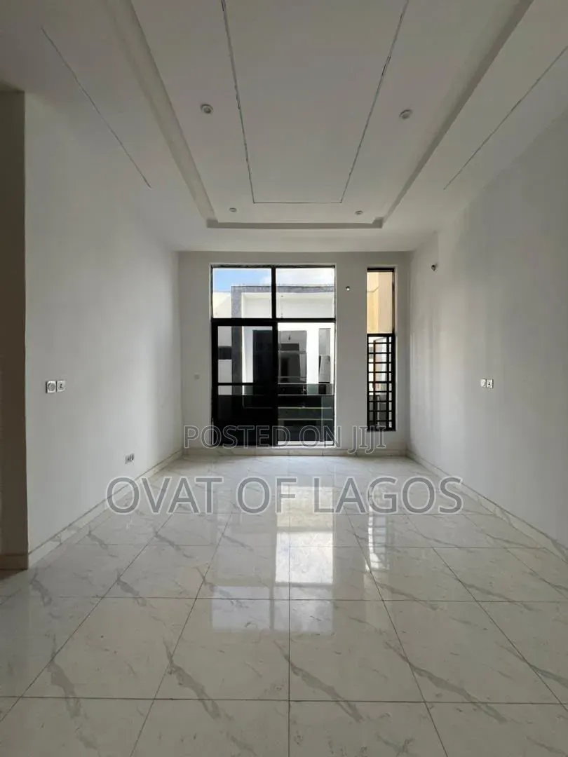 4bdrm Duplex in Ikota for rent in Ikota