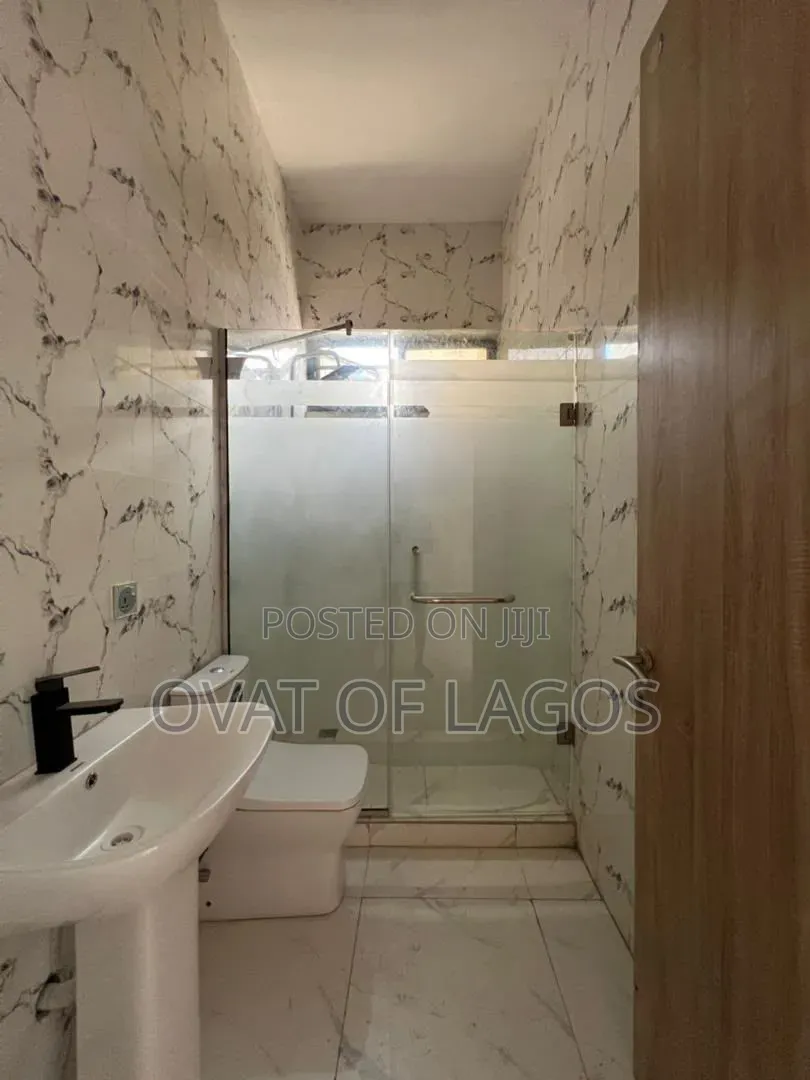 4bdrm Duplex in Ikota for rent in Ikota