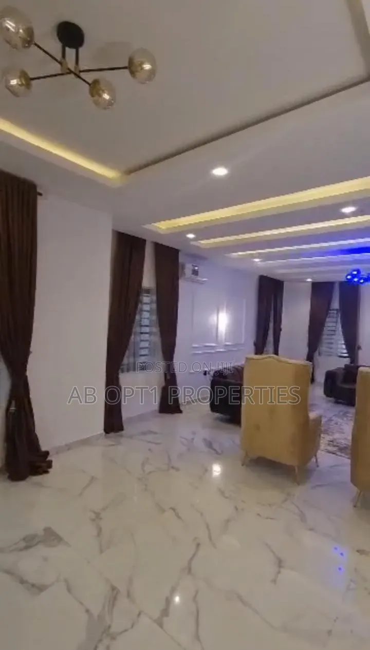 5bdrm Duplex in Ogunwenyi, Gra, Benin City for sale in Benin City