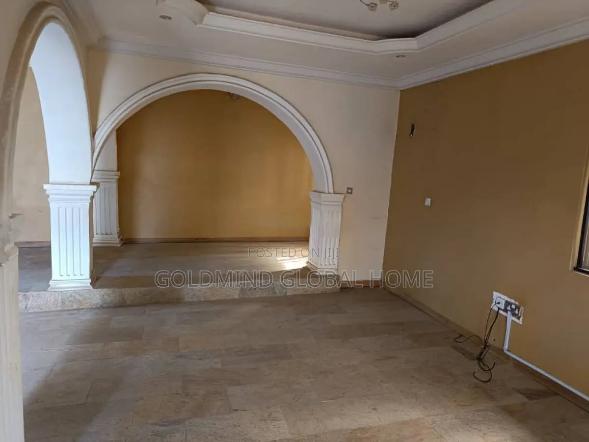 4bdrm Duplex in Fha Lugbe for sale in FHA
