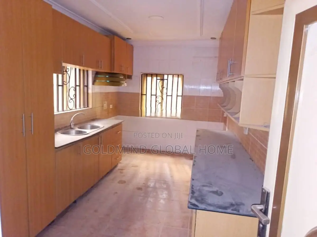 4bdrm Duplex in Fha Lugbe for sale in FHA