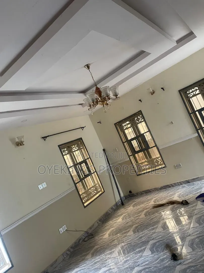 2bdrm Duplex in Akala Estate, Oluyole for rent in Oluyole