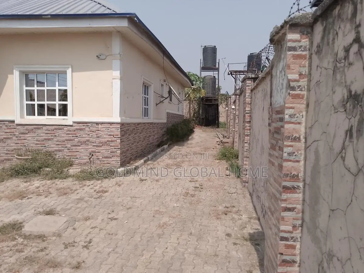 4bdrm Bungalow in Lugbe District. for sale in Sabon Lugbe