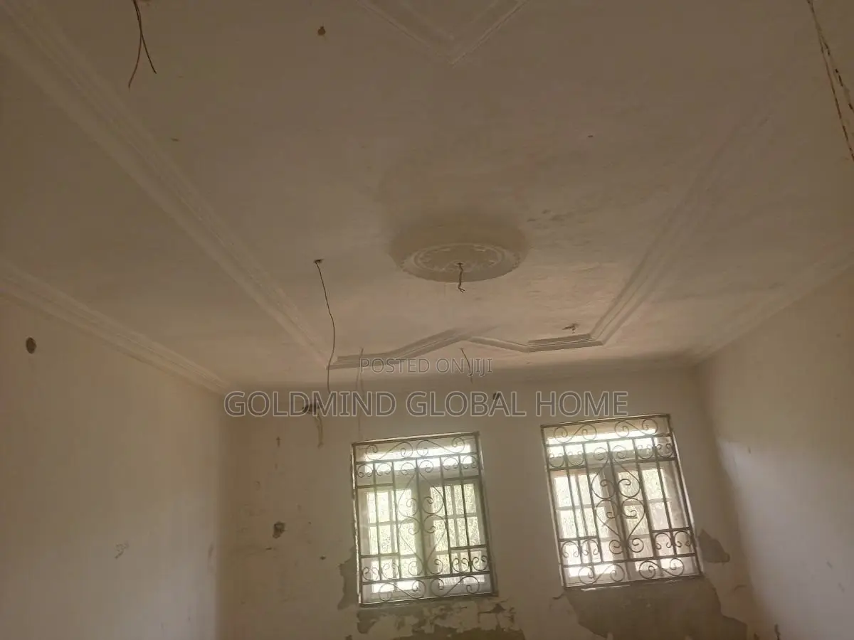 4bdrm Bungalow in Lugbe District. for sale in Sabon Lugbe