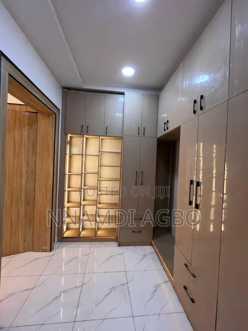 4bdrm Duplex in Chevron for sale in Chevron