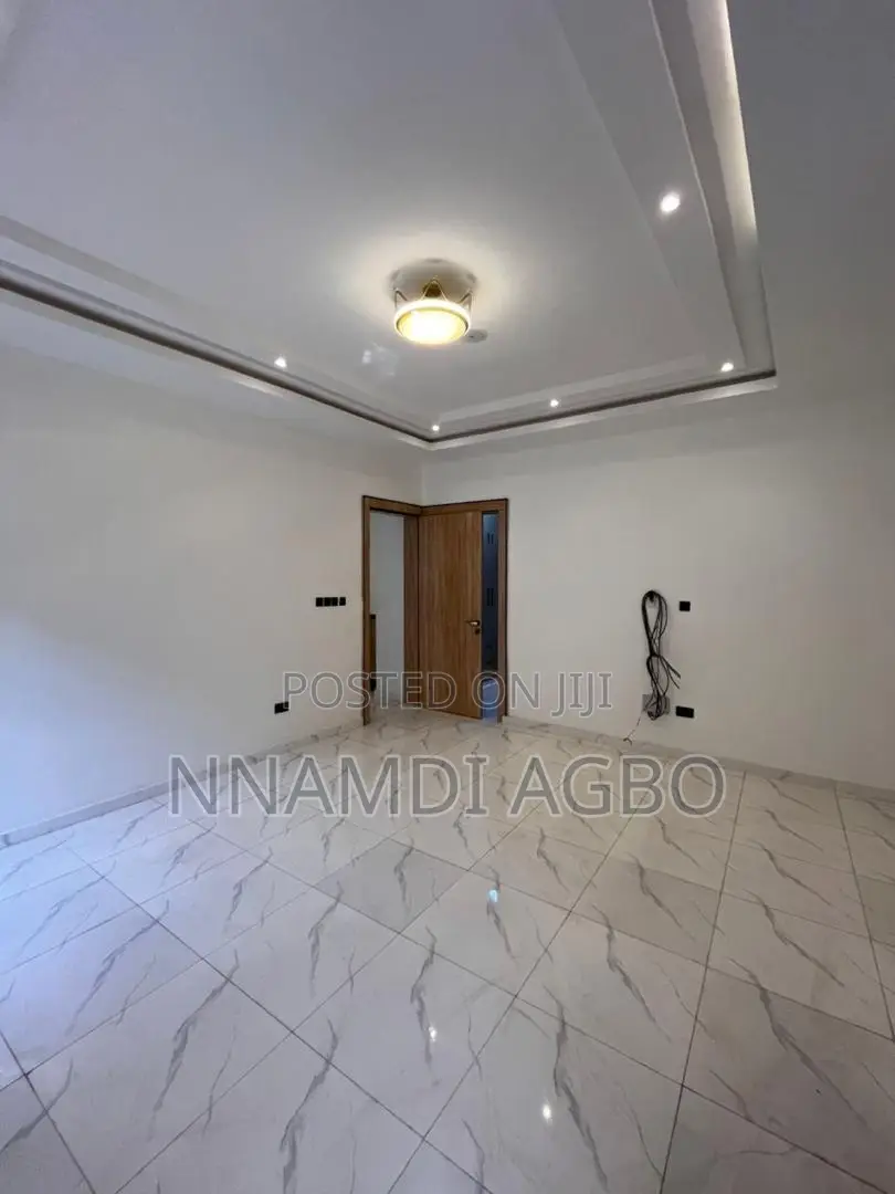 4bdrm Duplex in Chevron for sale in Chevron