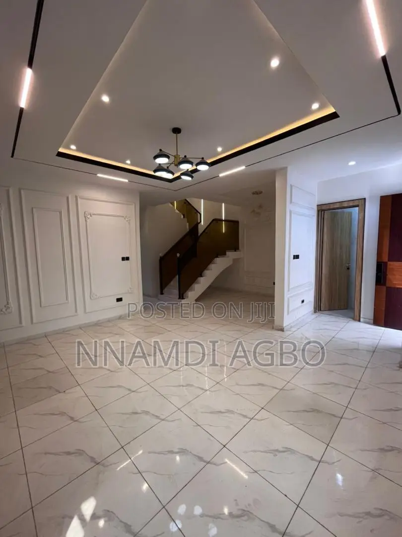 4bdrm Duplex in Chevron for sale in Chevron