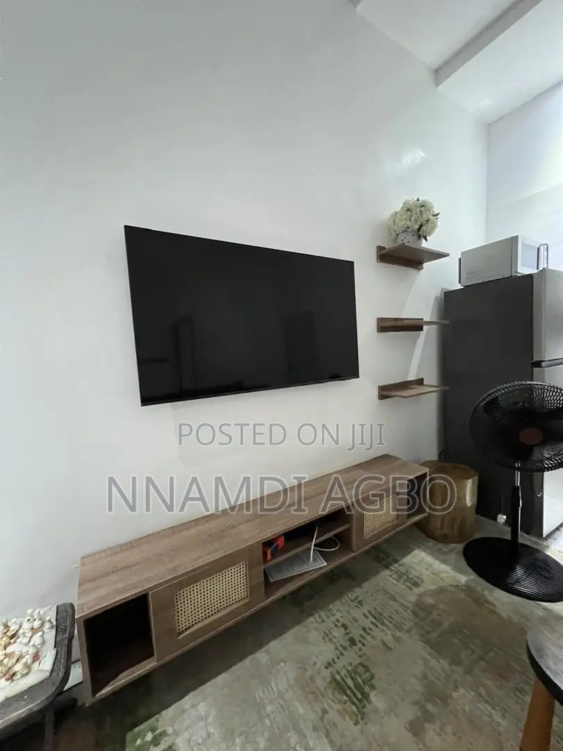 Furnished Mini Flat in Chevron for rent in Chevron