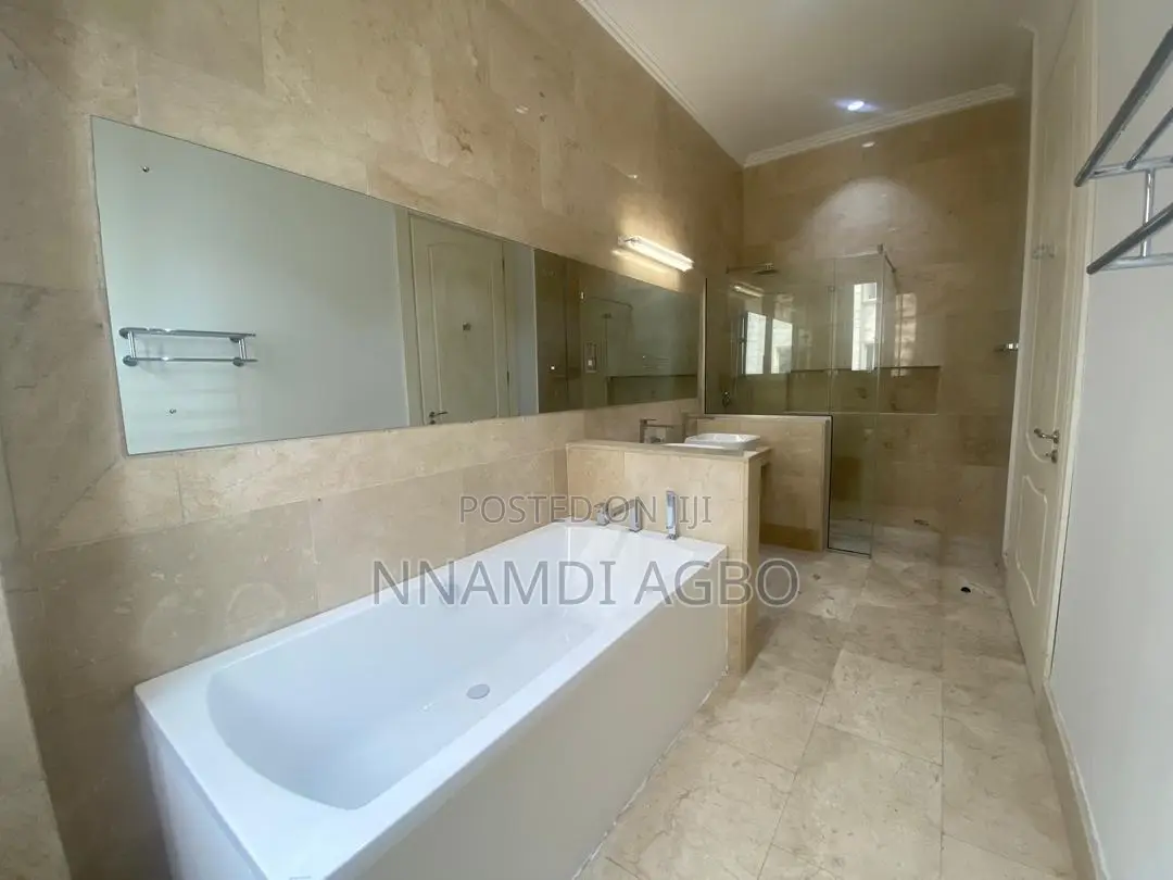 4bdrm Apartment in Kofo Abayomi for rent in Kofo Abayomi