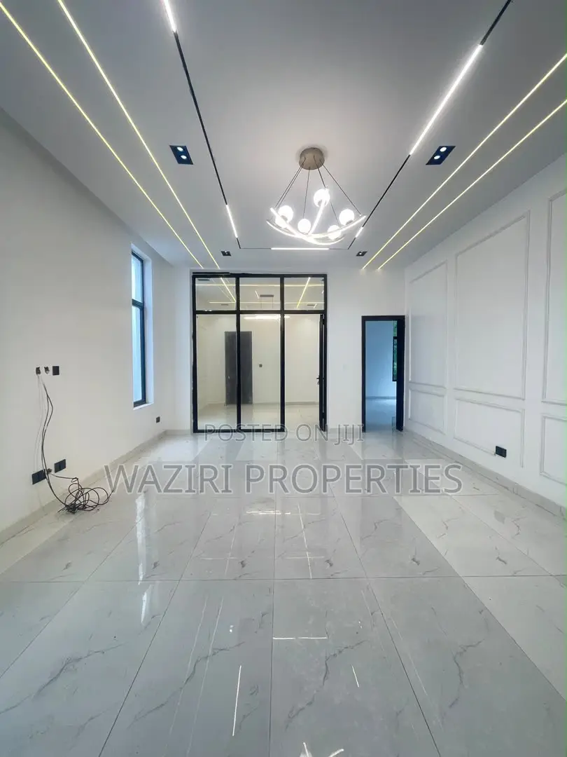 4bdrm Duplex in Chevron for sale in Chevron