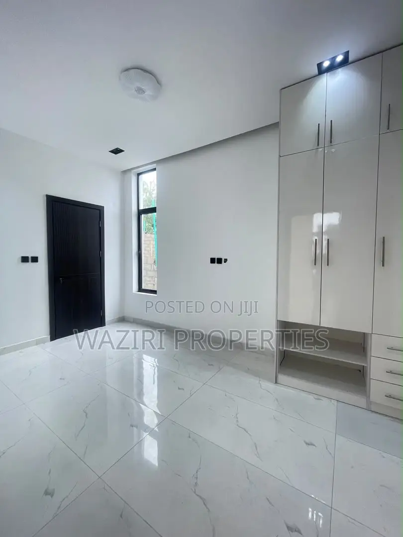 4bdrm Duplex in Chevron for sale in Chevron