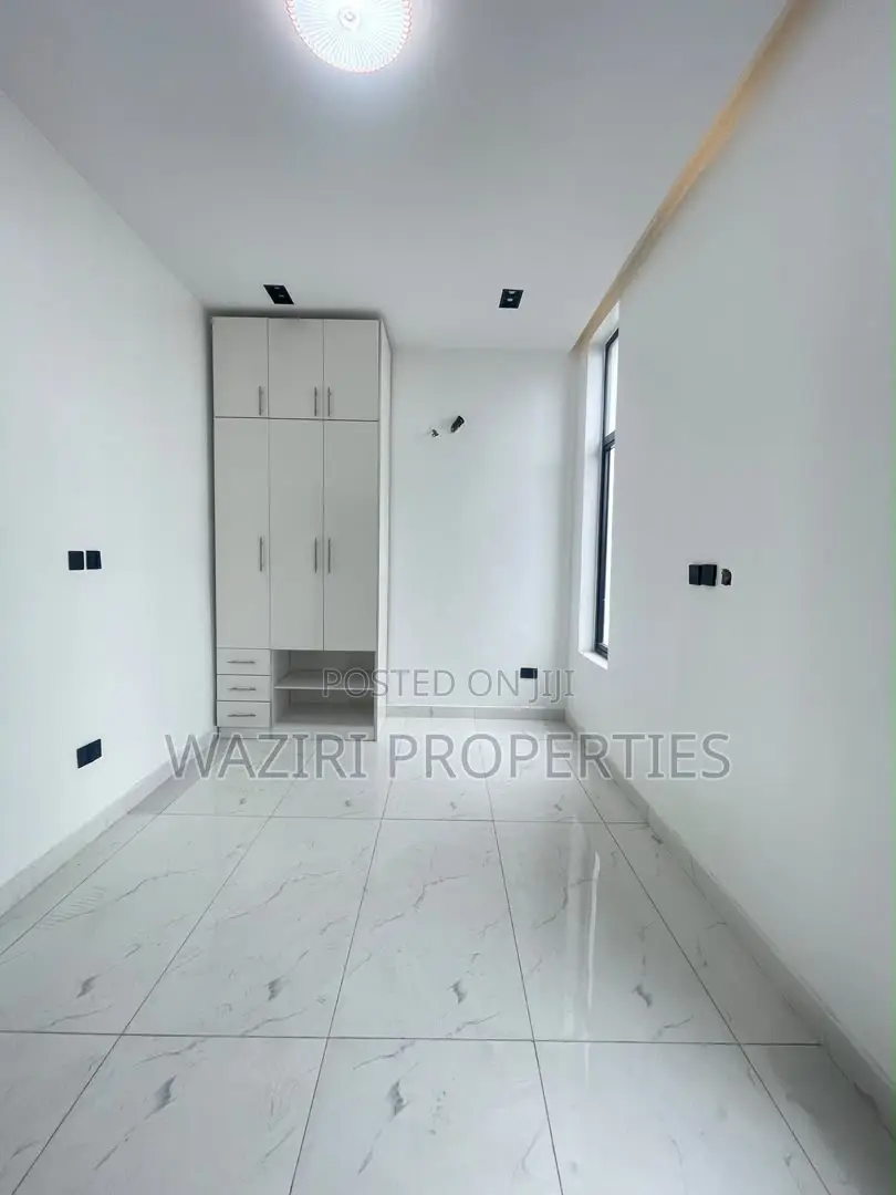 4bdrm Duplex in Chevron for sale in Chevron