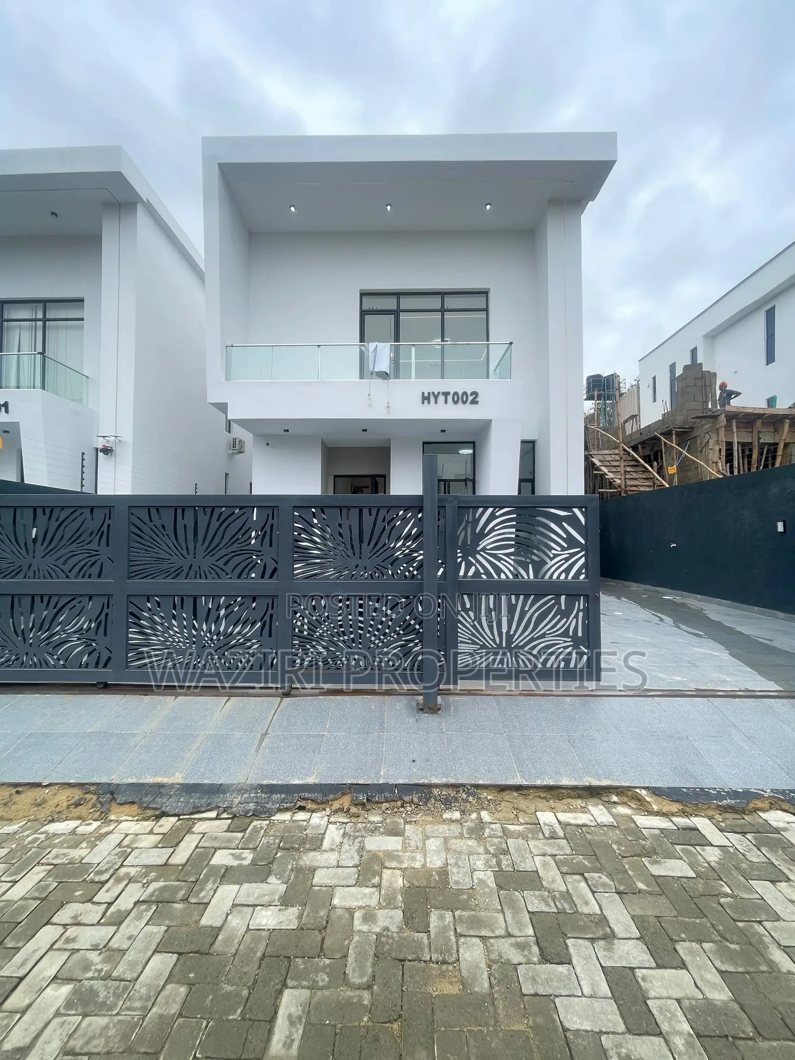 4bdrm Duplex in Chevron for sale in Chevron
