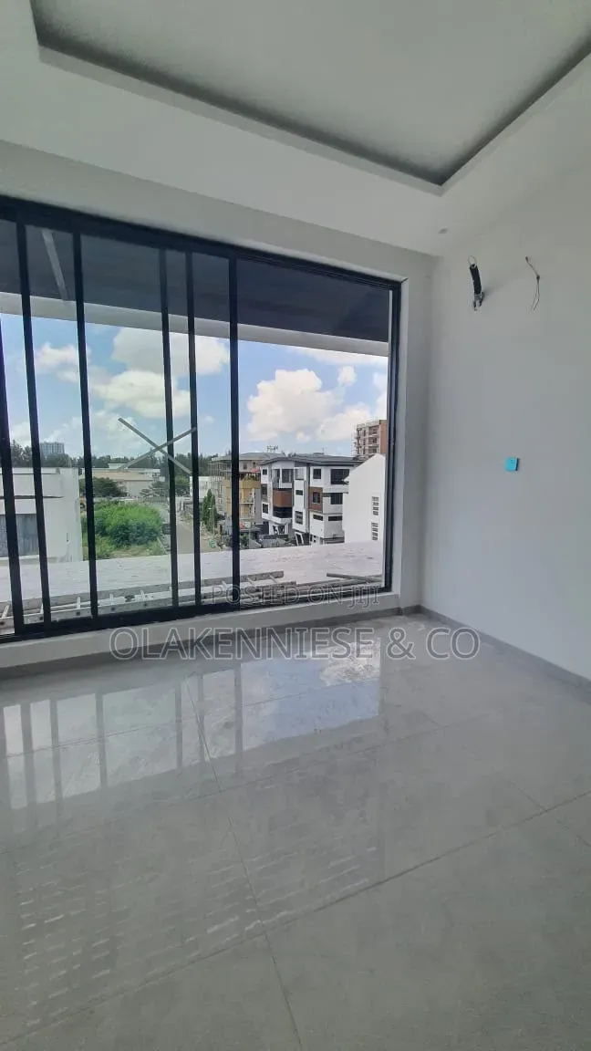 6bdrm House in Banana Island for sale in Banana Island