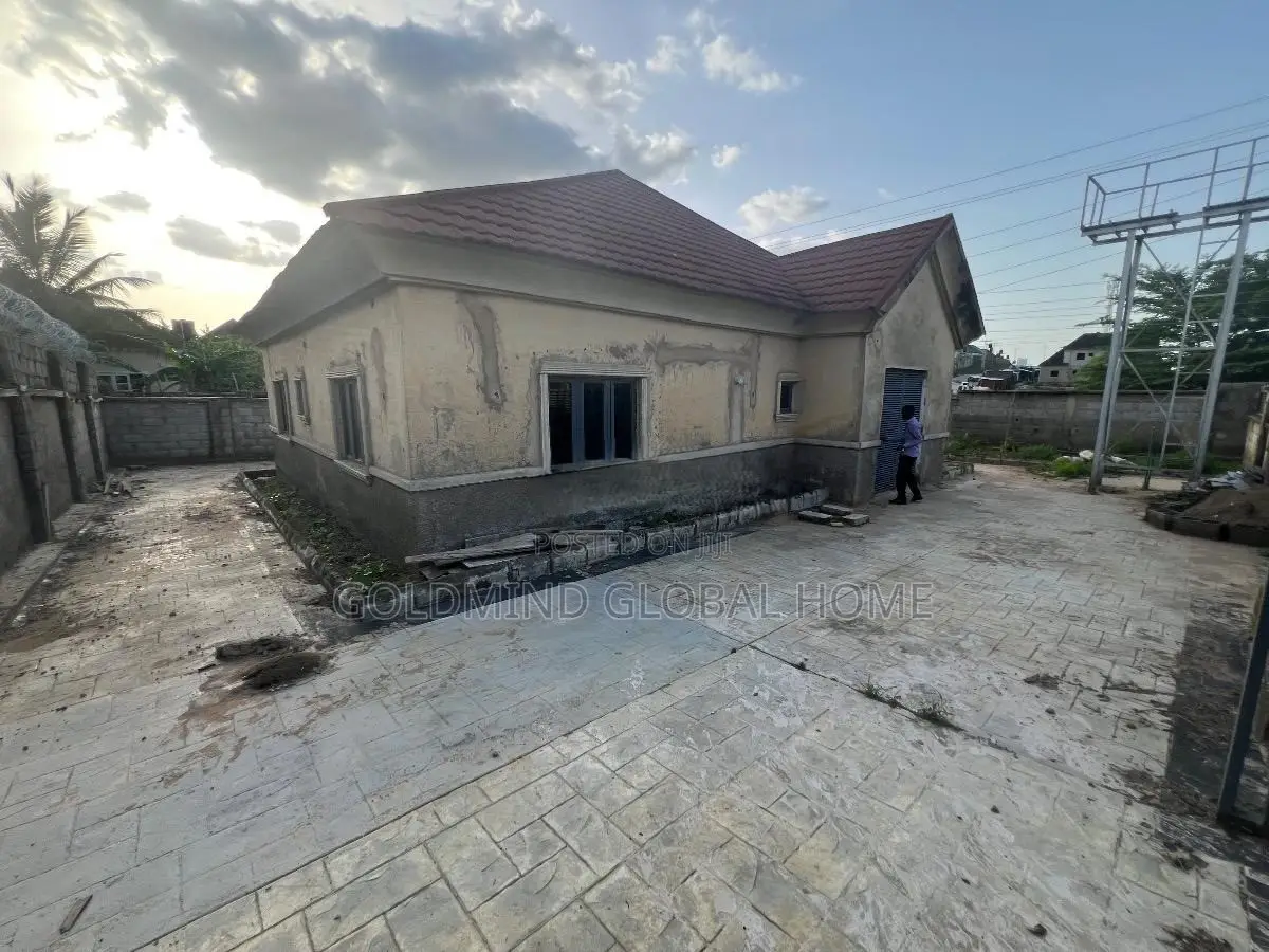 3bdrm Bungalow in Lugbe District. for sale in Sabon Lugbe