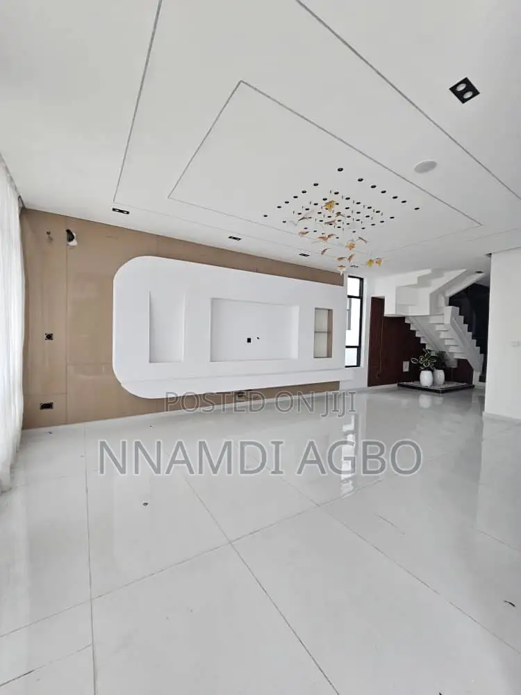 5bdrm Duplex in Chevron for sale in Chevron