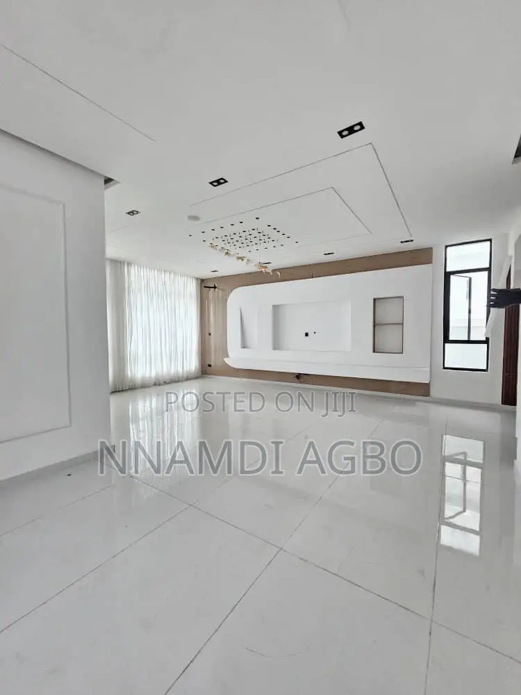 5bdrm Duplex in Chevron for sale in Chevron