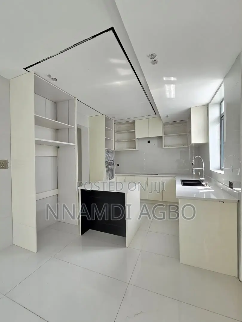 3bdrm Apartment in Ikate for sale in Ikate