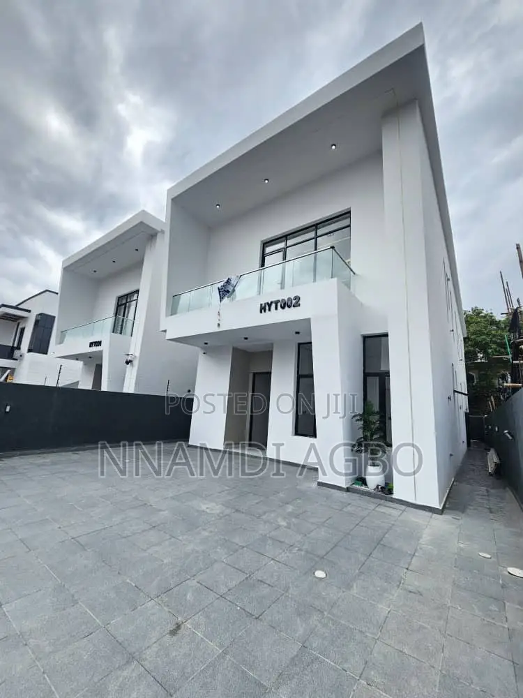 5bdrm Duplex in Chevron for sale in Chevron