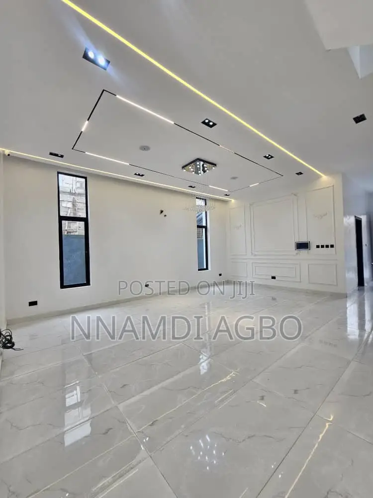5bdrm Duplex in Chevron for sale in Chevron