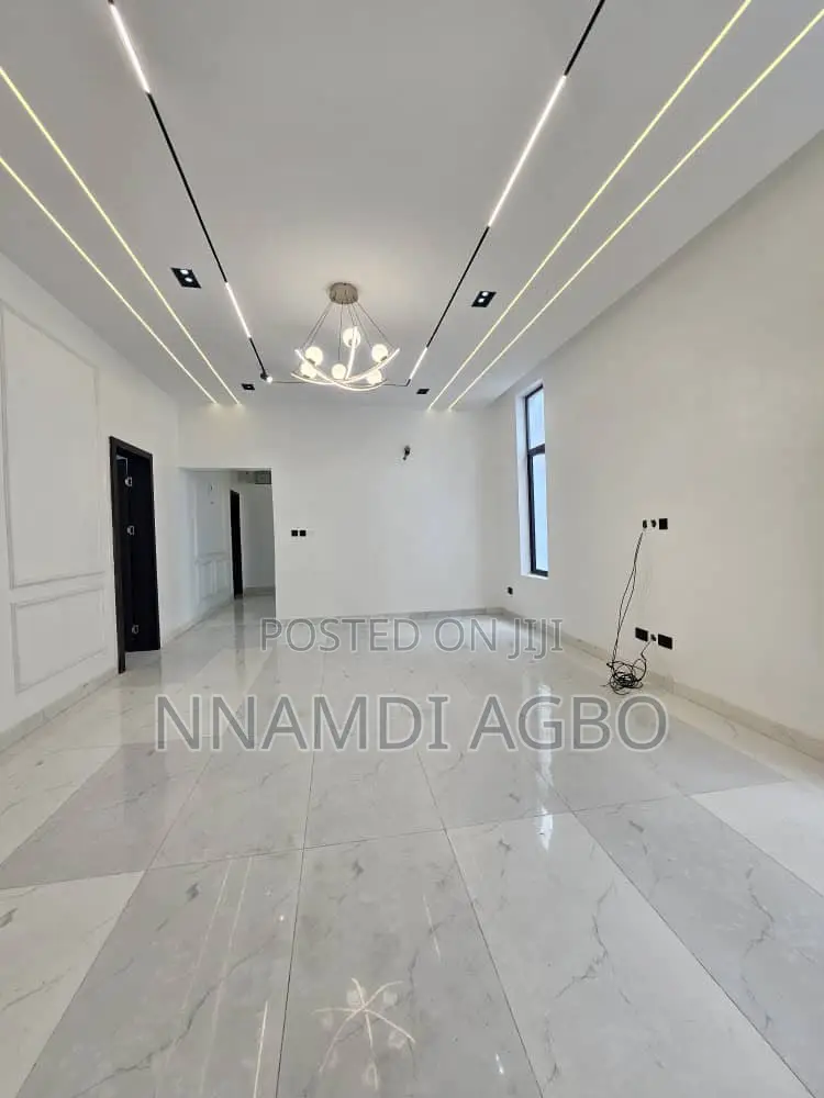 5bdrm Duplex in Chevron for sale in Chevron