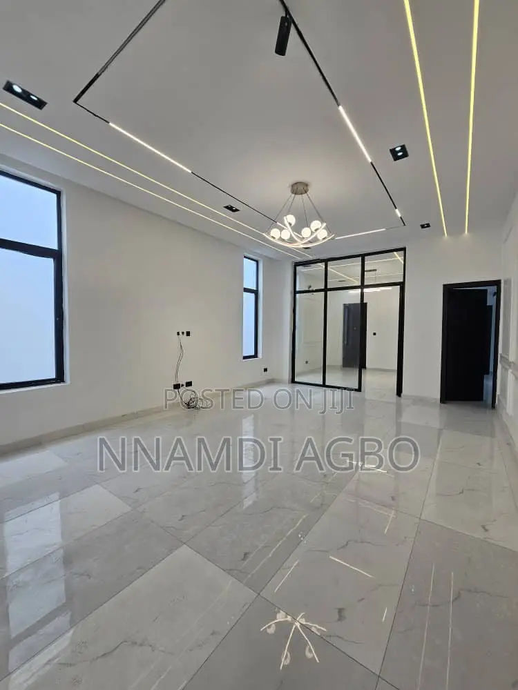 5bdrm Duplex in Chevron for sale in Chevron