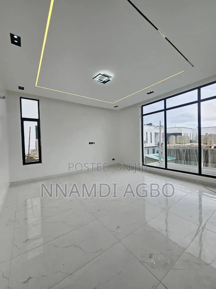 5bdrm Duplex in Chevron for sale in Chevron