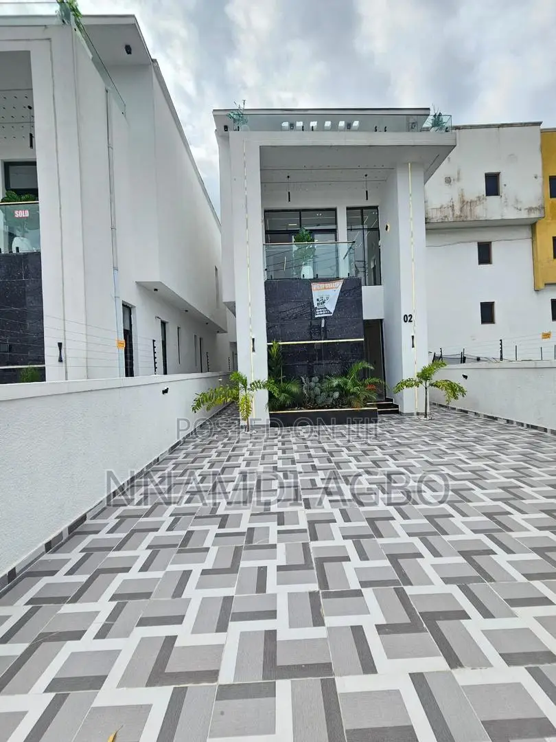 5bdrm Duplex in Chevron for sale in Chevron