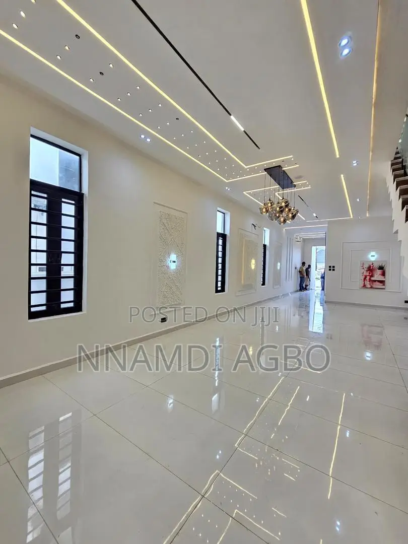 5bdrm Duplex in Chevron for sale in Chevron