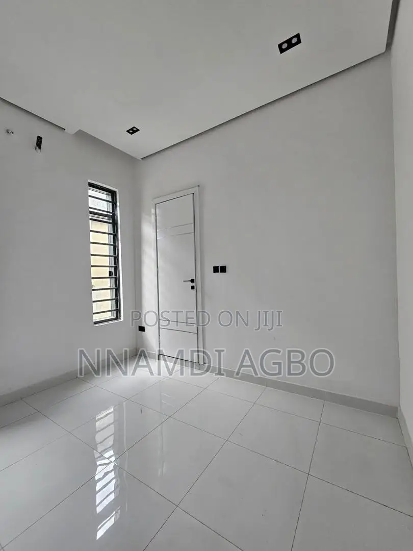 4bdrm Duplex in Ikota for sale in Ikota
