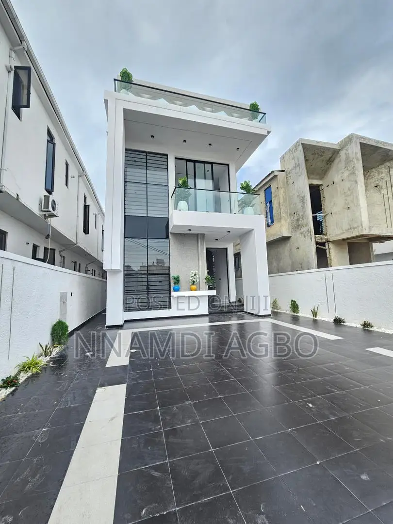 5bdrm Duplex in Ikota for sale in Ikota