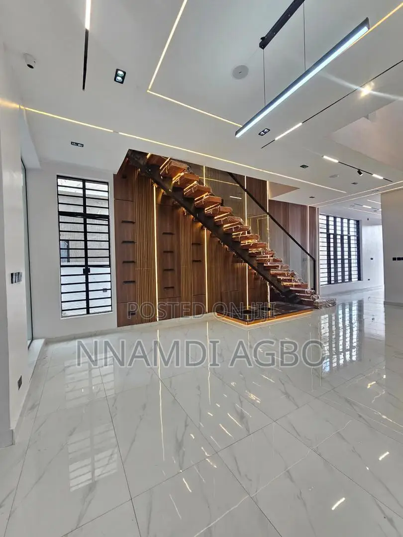 5bdrm Duplex in Ikota for sale in Ikota