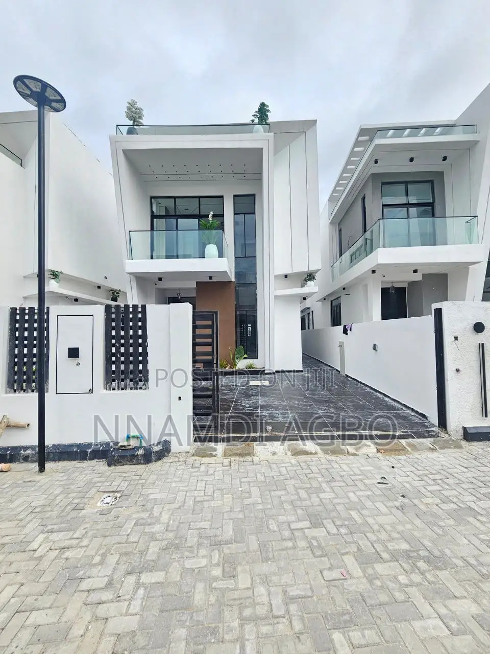5bdrm Duplex in Chevron for sale in Chevron