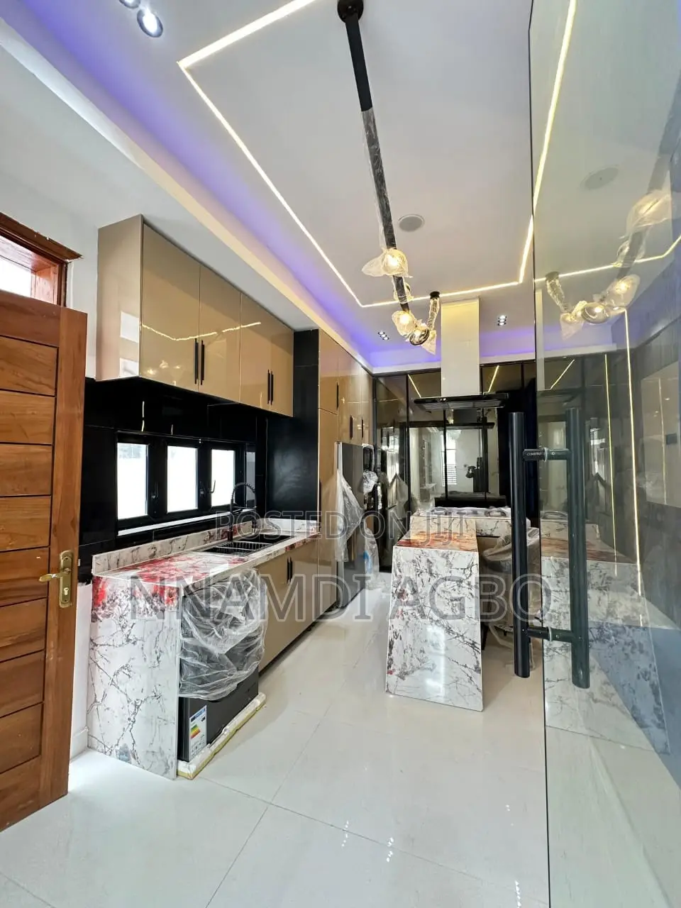 4bdrm Duplex in Chevron for sale in Chevron