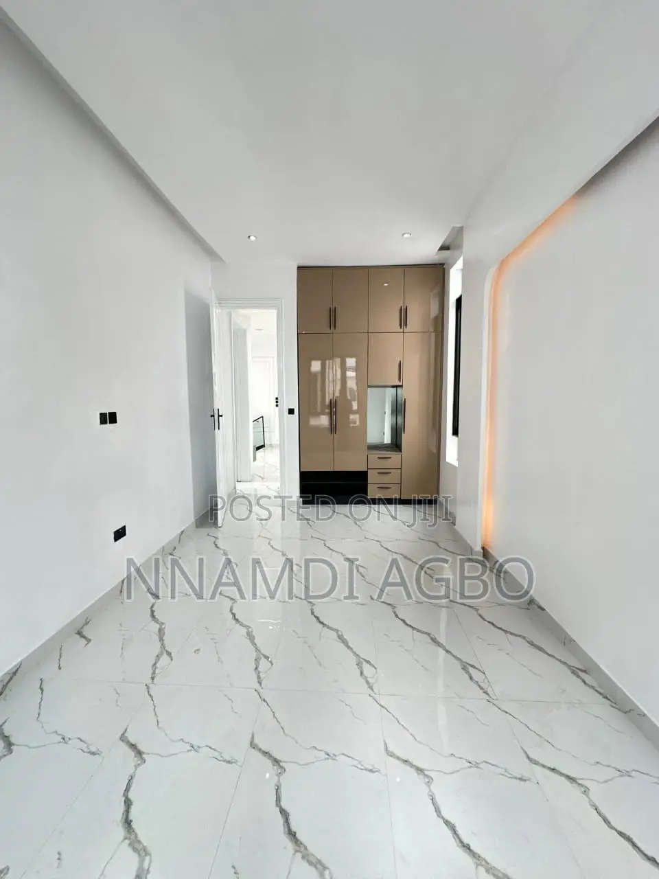 4bdrm Duplex in Chevron for sale in Chevron