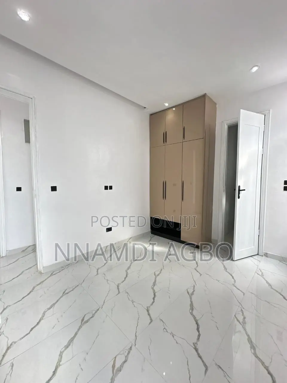 4bdrm Duplex in Chevron for sale in Chevron