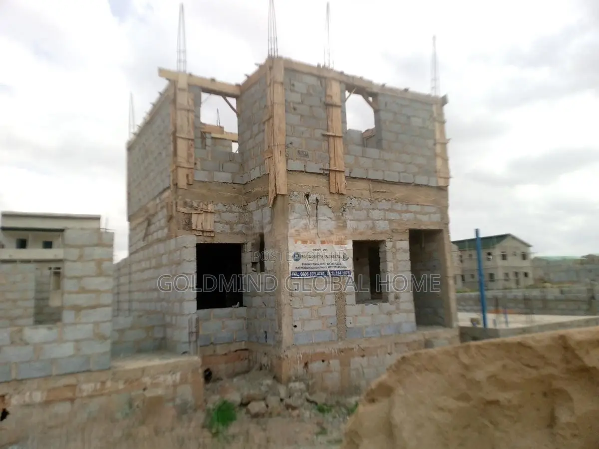 3bdrm Duplex in Lugbe District for sale in Sabon Lugbe