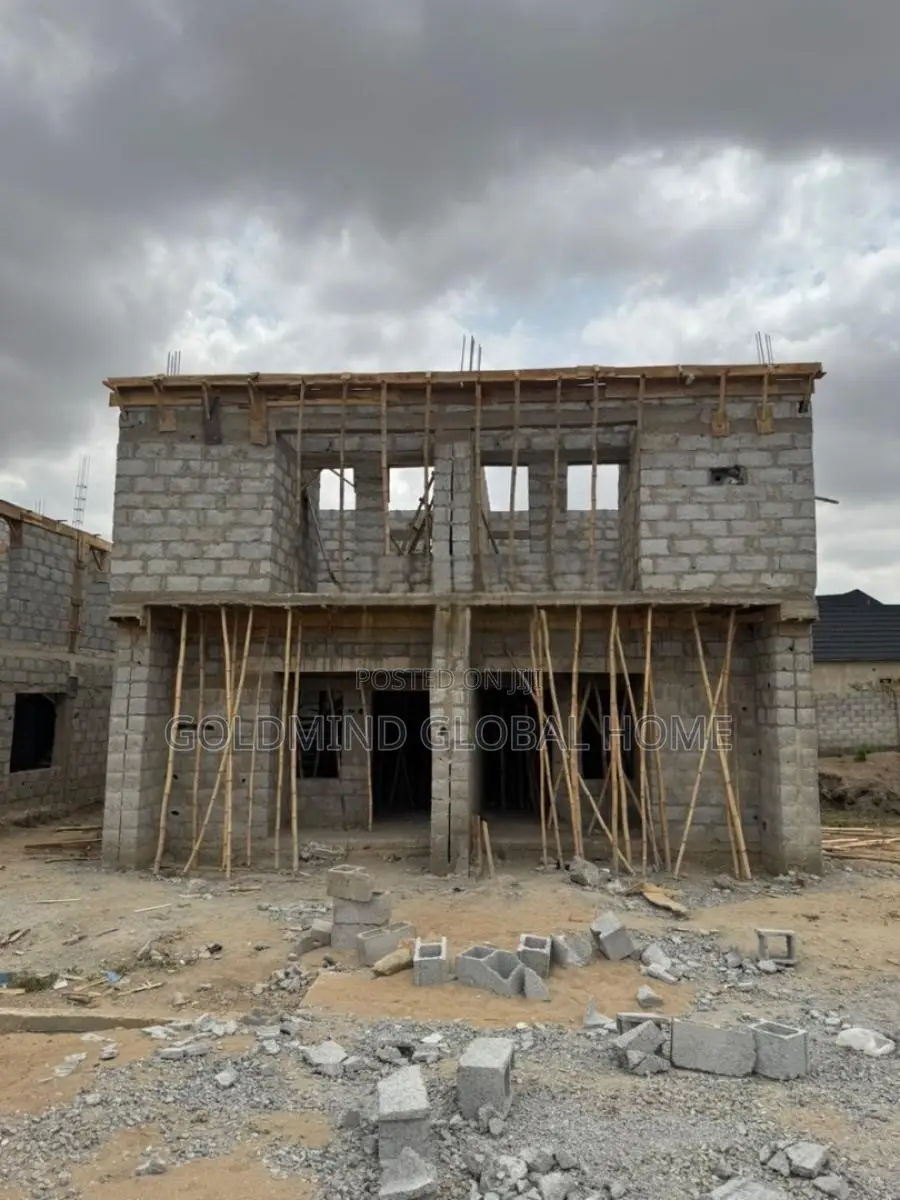 3bdrm Duplex in Lugbe District. for sale in Sabon Lugbe