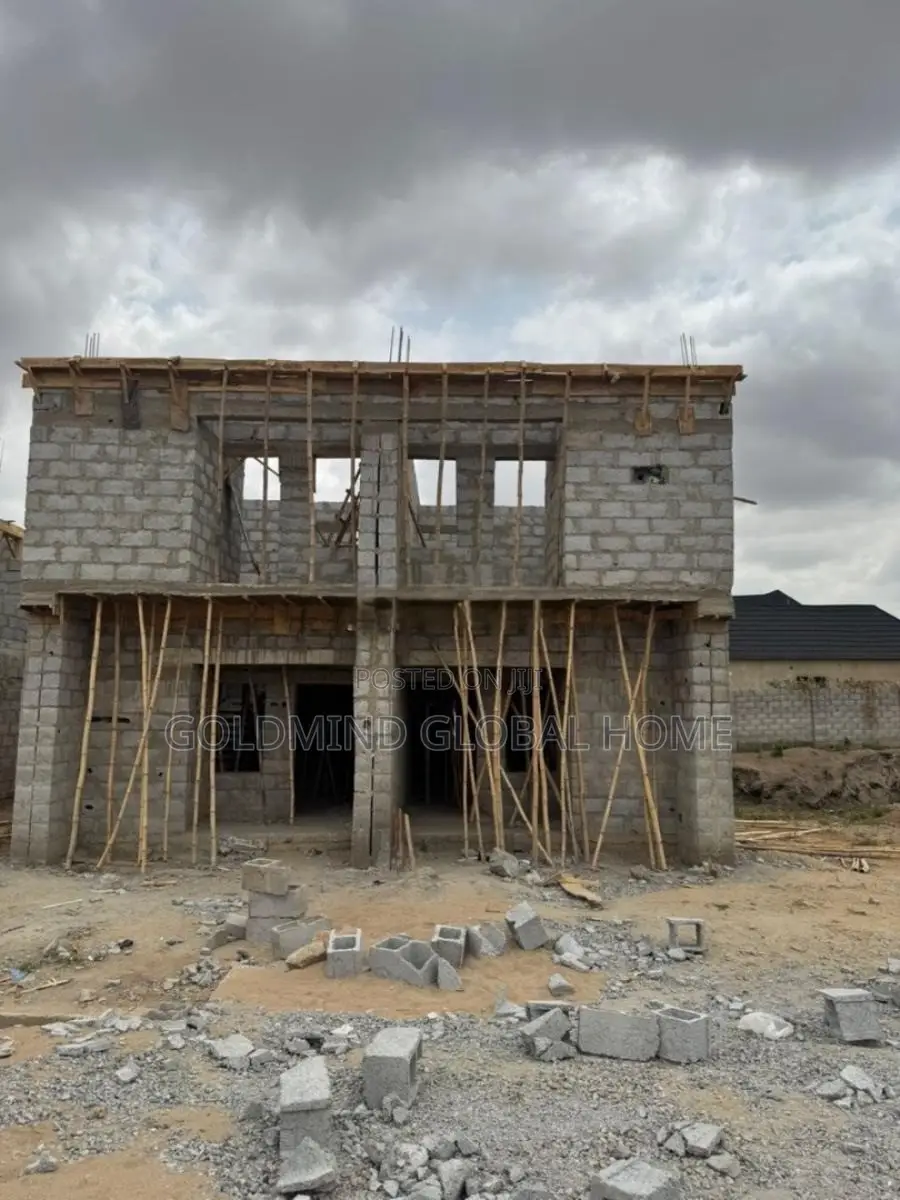 3bdrm Duplex in Lugbe District. for sale in Sabon Lugbe