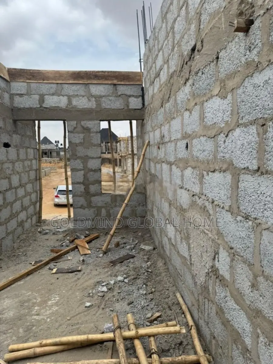 3bdrm Duplex in Lugbe District. for sale in Sabon Lugbe