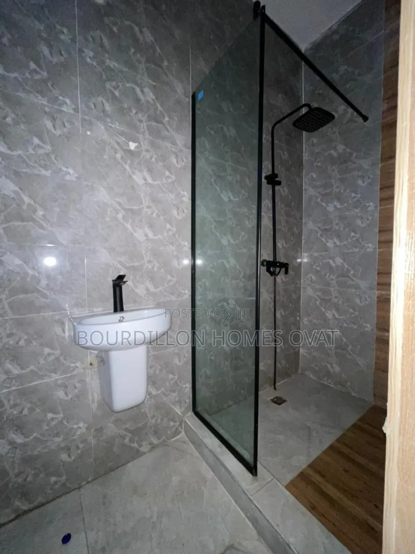 1bdrm Apartment in Ikota Lekki Lagos for sale in Ikota